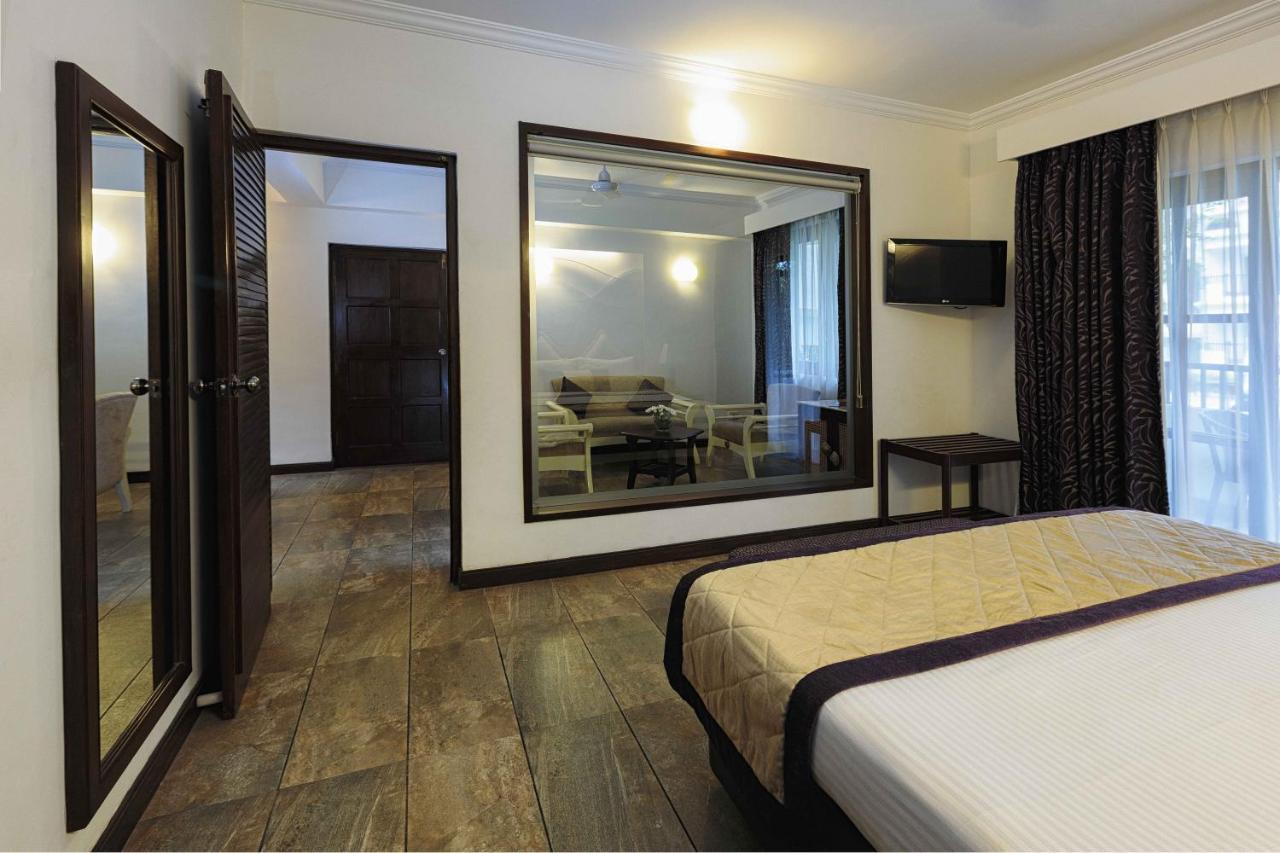 Sonesta Inns Beach Resort - Candolim Beach Exterior photo
