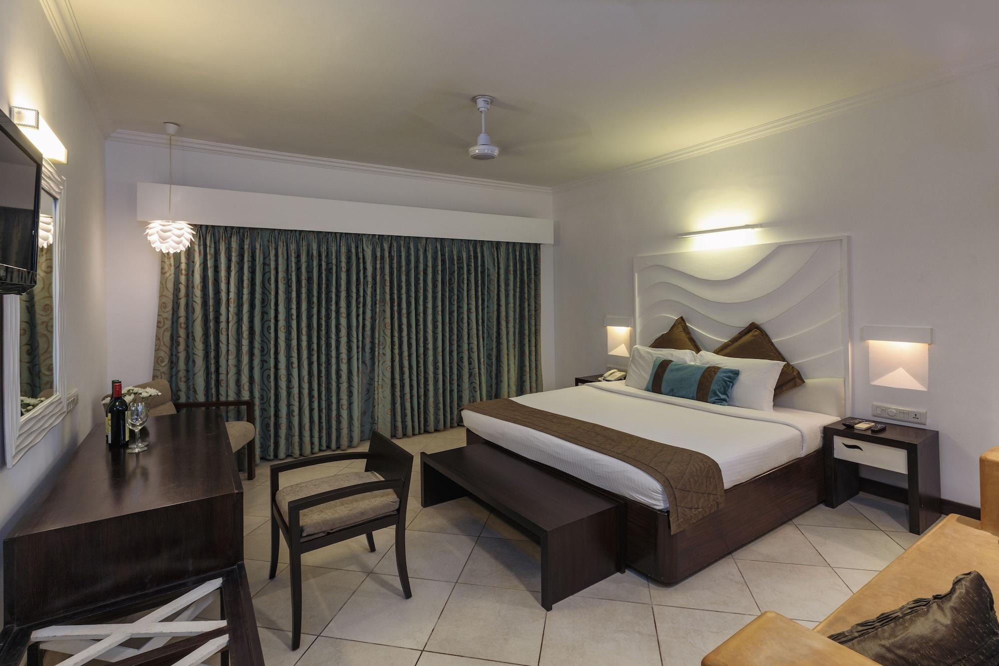 Sonesta Inns Beach Resort - Candolim Beach Exterior photo