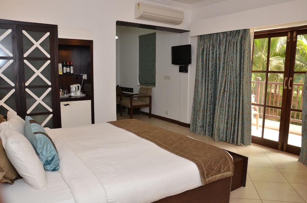 Sonesta Inns Beach Resort - Candolim Beach Exterior photo