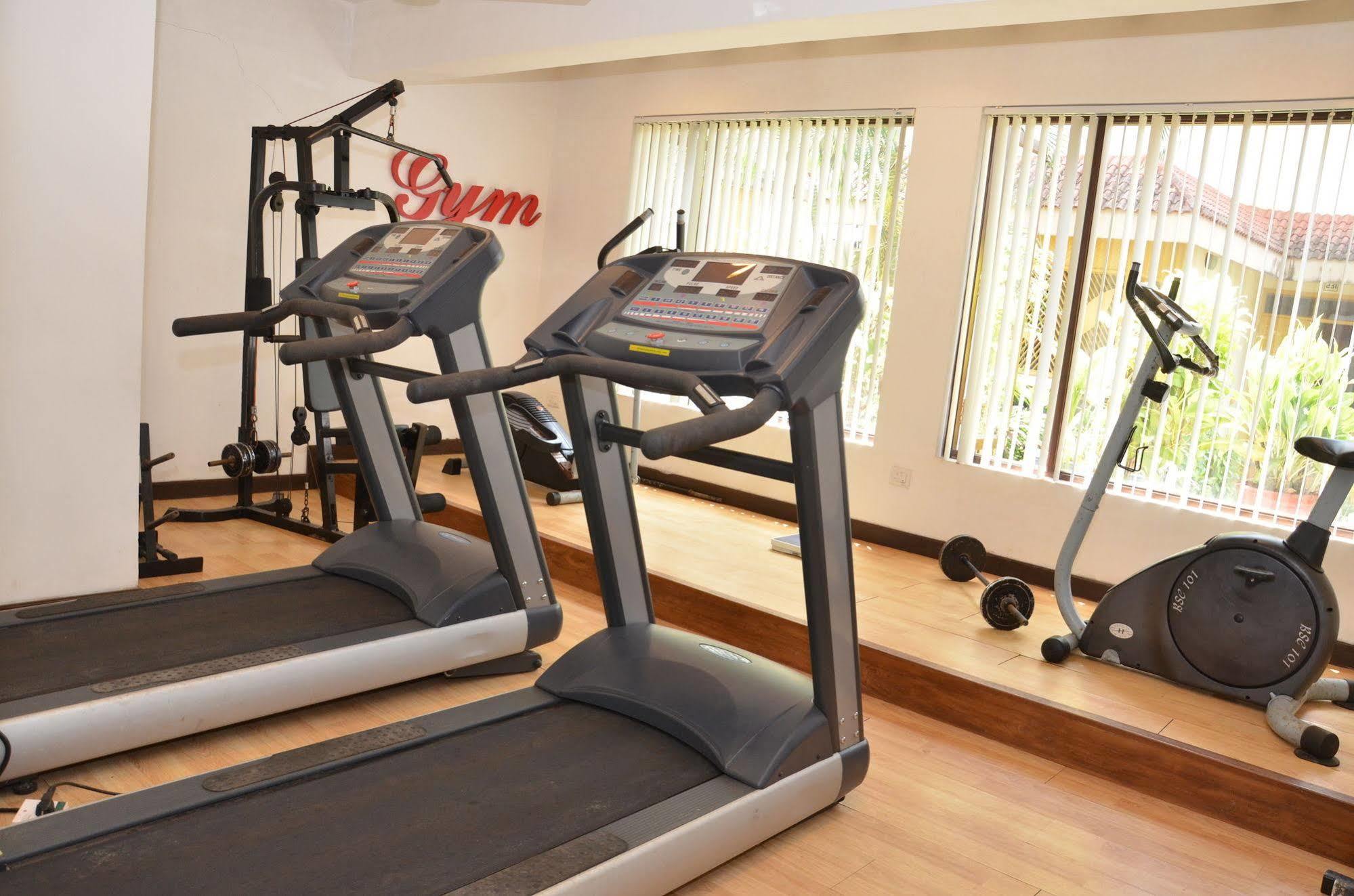 Sonesta Inns Beach Resort - Candolim Beach Exterior photo