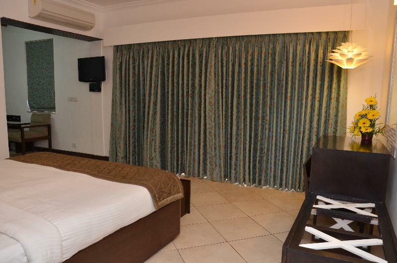 Sonesta Inns Beach Resort - Candolim Beach Exterior photo